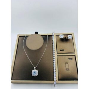 Beautiful Pendant Chain Set